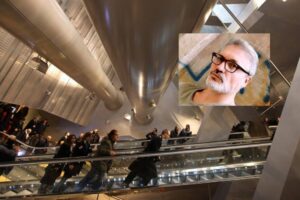 “Ricchione, fai schifo! Ti ficco un coltello in pancia”, l’aggressione omofoba in metropolitana