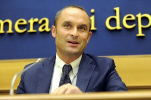 Intervista a Enrico Costa: “I magistrati stiano fuori dalla politica”
