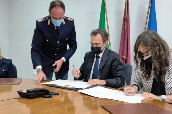 Atti persecutori e violenza domestica, intesa Questura di Napoli e A.I.Me.Pe per percorsi di recupero