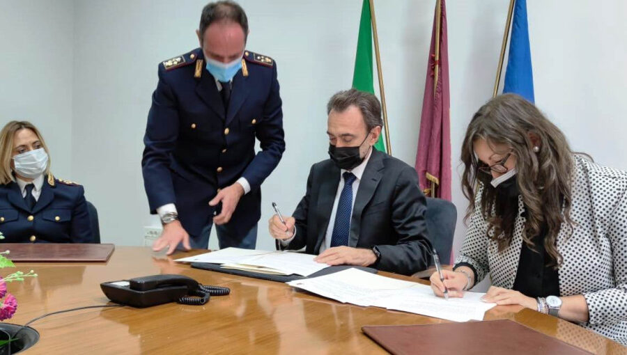 Atti persecutori e violenza domestica, intesa Questura di Napoli e A.I.Me.Pe per percorsi di recupero