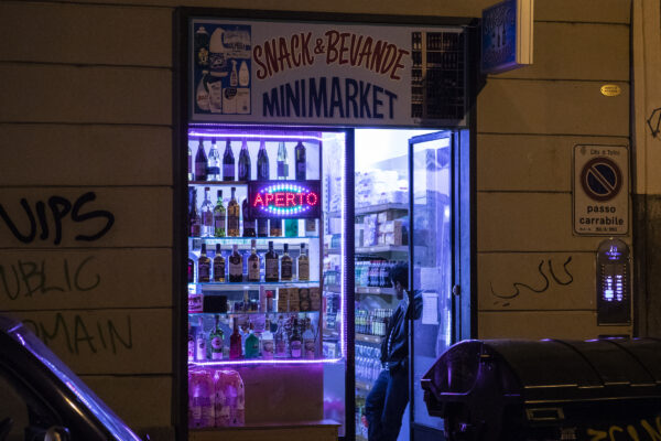 “Bangla game”, la follia adolescenziale nelle strade di Roma: petardi e minacce contro i cittadini bengalesi “Bangla game”, la follia adolescenziale nelle strade di Roma: petardi e minacce contro i cittadini bengalesi