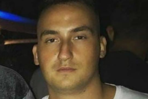 Claudio ucciso a 24 anni “perché non voleva offrire da bere”: arrestati due ragazzi di 20 e 18 anni