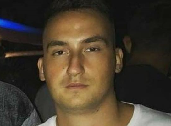 Claudio ucciso a 24 anni “perché non voleva offrire da bere”: arrestati due ragazzi di 20 e 18 anni