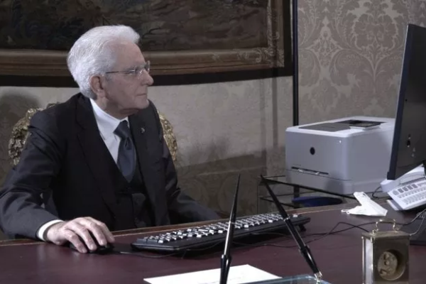 Come funziona l’anagrafe digitale, il servizio per ottenere i certificati gratis: Mattarella il primo a usarlo