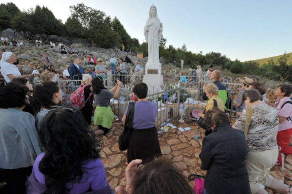 Pellegrinaggio a Medjugorje per guarire ma tornano col Covid: 30 positivi, 6 no vax gravi