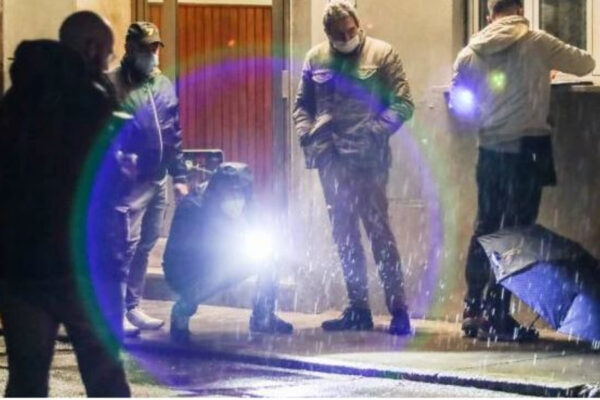 Bambino di tre anni cade dal terrazzo, era solo in casa: la mamma era uscita Bambino di tre anni cade dal terrazzo, era solo in casa: la mamma era uscita