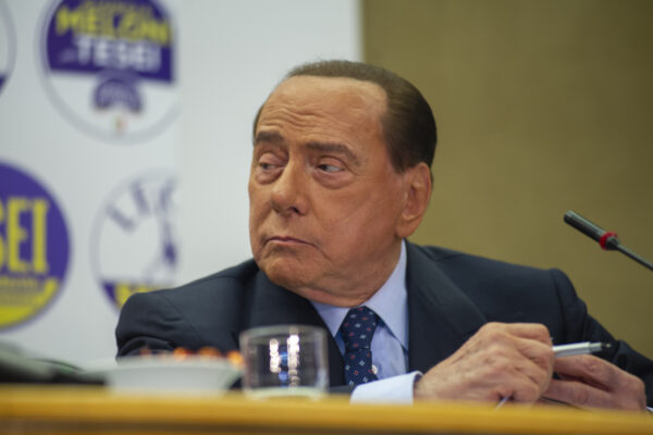 Berlusconi, fine del sogno Quirinale? Stop all’operazione ‘scoiattolo’, il Cav valuta “una via d’uscita onorevole”