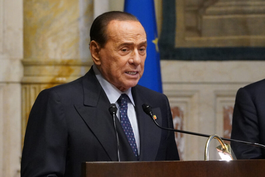 Silvio Berlusconi ai suoi: “Non ho ancora deciso”, poi il vertice con Salvini e Meloni