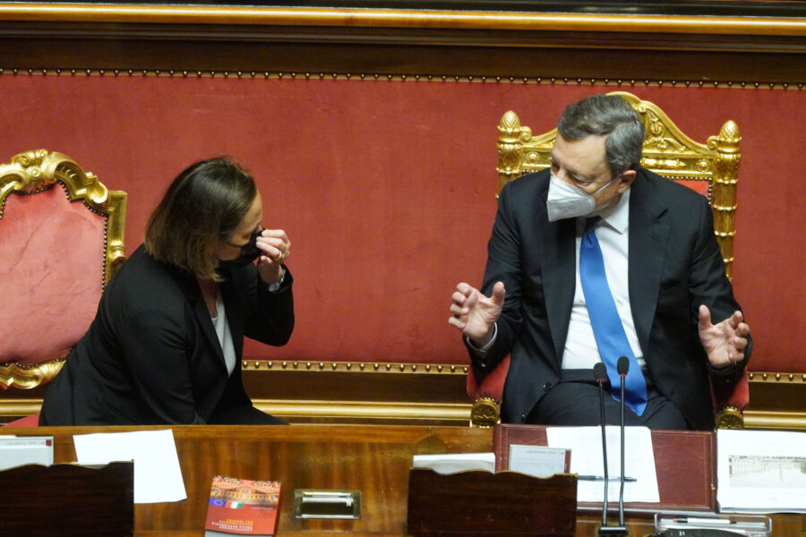 Super green pass, Draghi bacchetta Lamorgese: il premier zittisce la ministra sui controlli