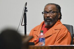 In carcere ingiustamente per 43 anni, Kevin Strickland torna libero dopo la condanna all’ergastolo per triplice omicidio