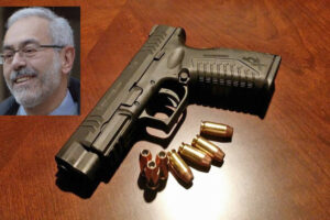 “A Napoli troppe armi e pochi controlli, non bastano una visita e un certificato”, il monito di Giorgio Beretta