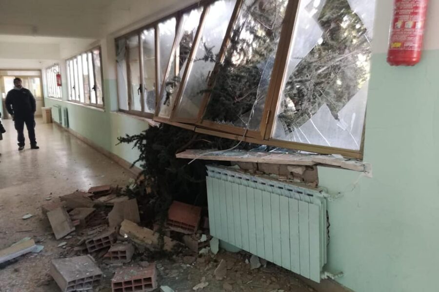 Maltempo, i danni provocati negli scorsi anni in una scuola di Napoli