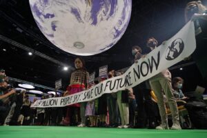 Cop26, il documento finale rischia di scontentare tutti: ridurre emissioni del 45% entro 2030, stop (graduale) al carbone