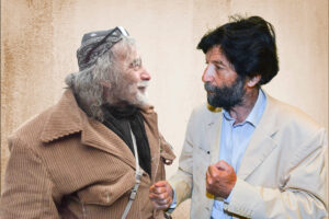 Cacciari e Corona, i gemelli no vax separati alla nascita: stessa faccia, stesse parole