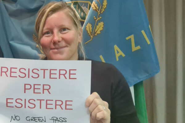 La no vax Sara Cunial può entrare in Parlamento senza green pass: la vergogna della Casta