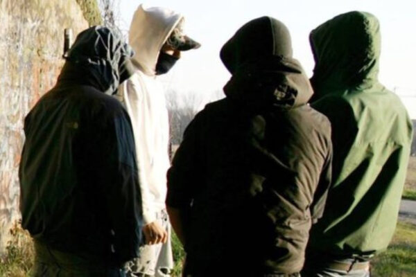 I figli di Gomorra, tra loro si chiamano “fratelli” ma sono pronti ad accoltellarsi