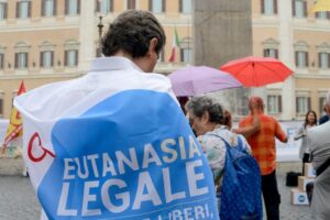 Eutanasia, Mario è il primo malato a ottenere il via libera in Italia. Cappato: “Calvario imposto dalle istituzioni, Referendum necessario”