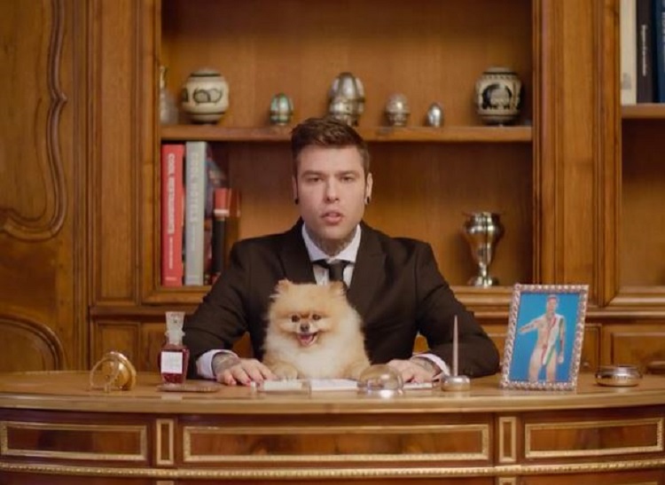 Fedez, niente ingresso in politica: la ‘discesa in campo’ è solo per promuovere il nuovo album