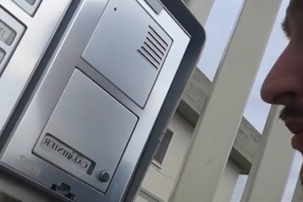 Va in caserma per assolvere all’obbligo di firma, insulta i carabinieri e posta il video sui social: denunciato 28enne