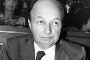 Foto LaPresse Torino/Archivio storicoStorico26/06/1992Cervetti GianniGiovanni ‘Gianni’ Cervetti (Milano, 12 settembre 1933) è un politico italiano, esponente del Partito Comunista Italiano e parlamentare europeo.nella foto: Cervetti Gianni inquisito per il "caso tangenti".Photo LaPresse Turin/Archives historicalHystory26/06/1992Cervetti Gianniin the photo: Cervetti Gianni