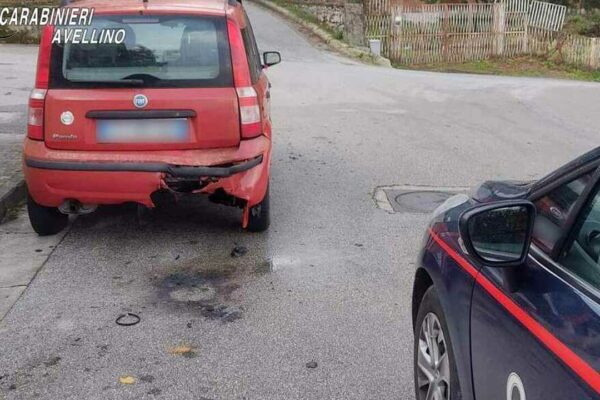 Incendiata auto di un carabiniere, sotto la Panda due ‘bombe’: il giallo dell’intimidazione