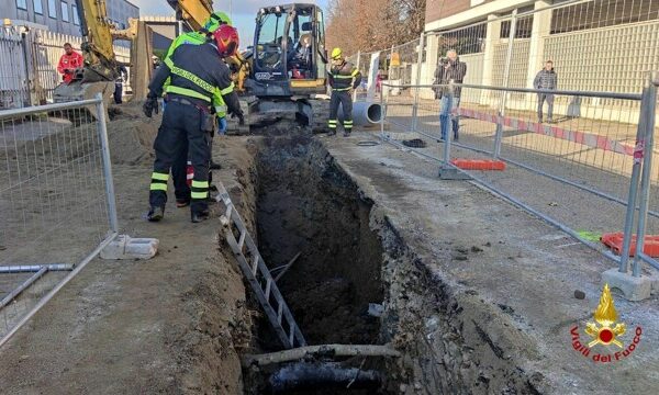 Schiacciato e sepolto sotto due metri di terra, la tragica morte in cantiere di Fabrizio