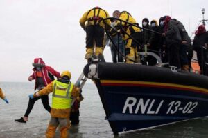 Strage di migranti nella Manica, 31 morti nel naufragio di una nave: tra le vittime anche un bambina