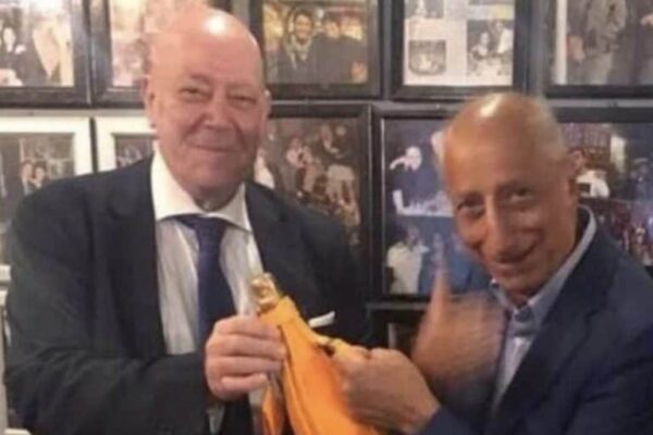 Green pass falsi, indagato il medico dei ‘vip’ De Luca: “Il covid non uccide”