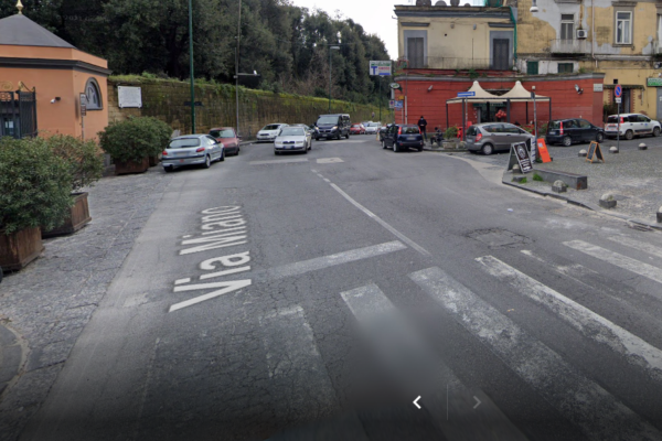 Napoli, travolto e ucciso da pirata della strada: “Strisce invisibili, la strada del Bosco di Capodimonte sembra Le Mans…”