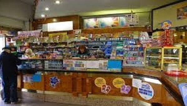 “Dammi 5mila euro”, armato di un’asta tenta rapina: due donne lo mettono in fuga