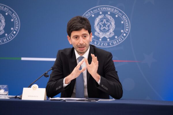 Covid, da dicembre si parte con la dose ‘booster’ ai maggiorenni: intervallo ridotto a 5 mesi