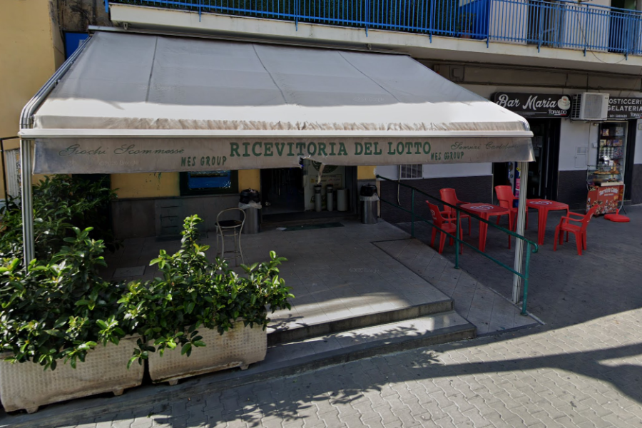 “Dammi 5mila euro”, il quartiere difende Giulio: “Né rapinatore né violento, va solo aiutato perché non sta bene”