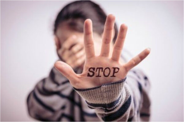 Violenza sulle donne, perché chi denuncia non lo fa mai al primo schiaffo