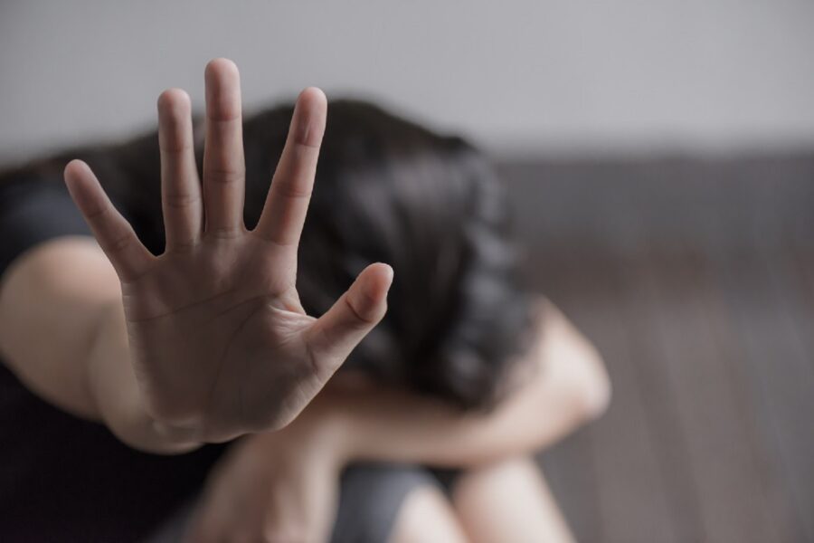 Stupro trappola Genova, 17enne partecipa a una festa ma trova solo 4 studenti: denunciati per violenza sessuale di gruppo
