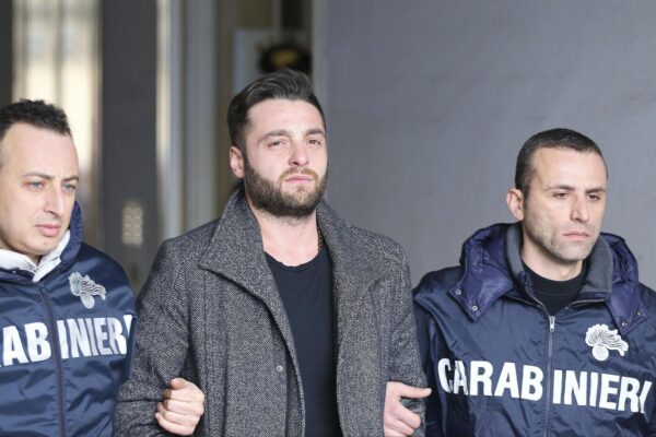 Walter Schiavone collabora con i magistrati: è il secondo figlio del boss dei Casalesi Sandokan a ‘vuotare il sacco’