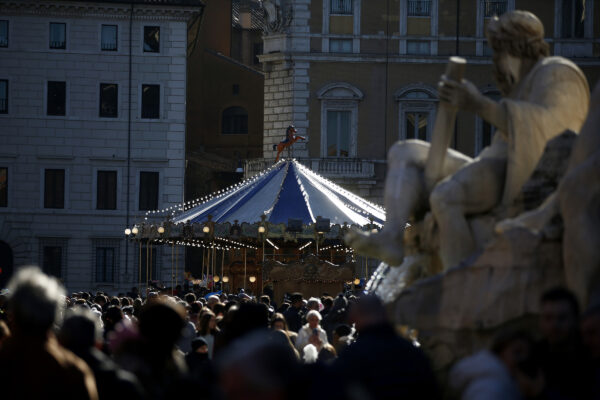 Foto Vincenzo Livieri – LaPresse 
06-01-2020 – Roma
Cronaca
Befana di Piazza Navona. Turisti e bancarelle nel giorno dell’Epifania

Photo Vincenzo Livieri – LaPresse 
06-01-2020 Rome
News
Befana in Piazza Navona. Tourists and stalls on Epiphany
