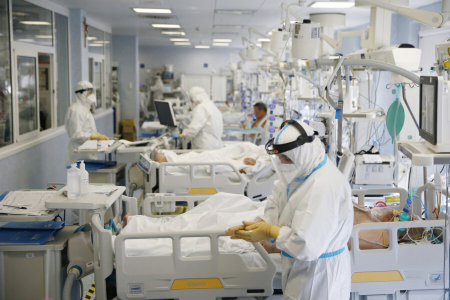 Foto Cecilia Fabiano/ LaPresse 
02 Aprile  2021 Roma (Italia)
Cronaca :  
Terapia intensiva. Ancora piene prima delle vacanze di pasqua le terapie intensive degli ospedali romani   
Nella foto : La terapia intensiva dell’ospedale San Filippo Neri 
April 02, 2021  Roma (Italy) 
News :
Intensive Care Unit . Intensive care in Roman hospitals is still full before the Easter holidays
In The Pic : the San Filippo Neri Hospital Intensive Care