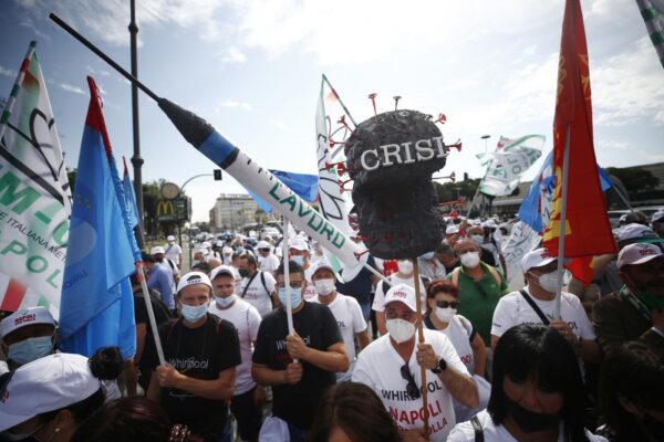 Il conflitto sociale è vivo, lotta (in silenzio) tra di noi