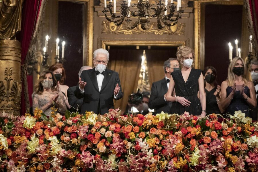 La Scala fa politica e acclama Mattarella: “Bis, bis, bis”