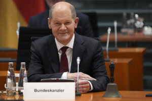 Scholz si insedia come cancelliere, i riformisti vanno a lezione di tedesco