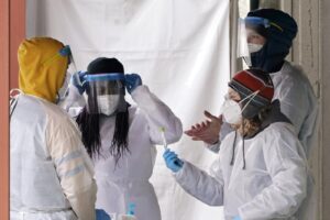 Omicron in Italia, la variante rappresenta il 28% dei contagi: “Destinata a diventare dominante”