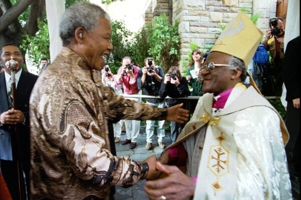 Desmond Tutu: “Mandela è il più grande di tutti perché fedele all’Ubuntu”