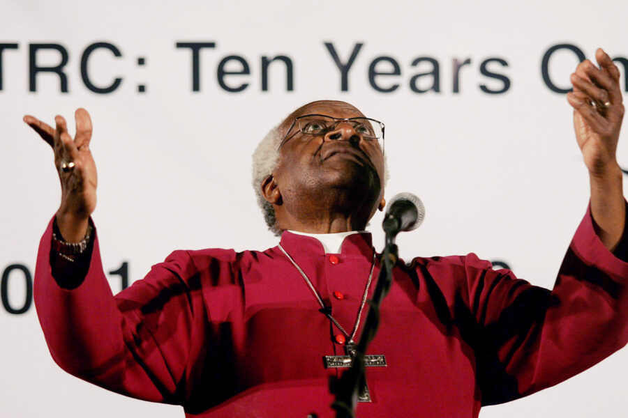 Chi era Desmond Tutu, il compagno di lotte di Mandela uno dei migliori uomini del Novecento