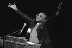 Desmond Tutu, è morto l’uomo geniale che abolì la punizione