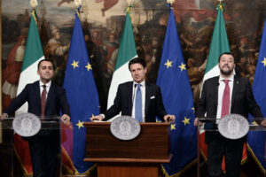 Voto di scambio tra Lega e M5S: Salvini e i suoi prorogano i navigator, i grillini spariscono sulla firma elettorale