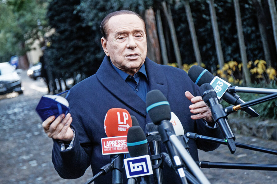 Berlusconi, ‘fuoco amico’ per il Quirinale: Bossi e Urbani scartano il Cav dalla corsa al Colle