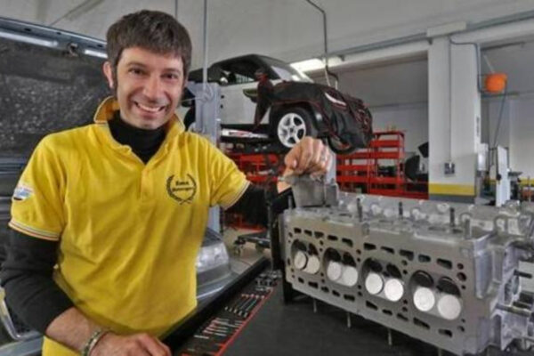 Com’è morto Emamotorsport, l’influencer dei motori: “Un uomo dal cuore grande” Com’è morto Emamotorsport, l’influencer dei motori: “Un uomo dal cuore grande”