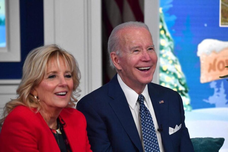 “Let’s go Brandon”, Biden insultato in diretta da sostenitore di Trump durante gli auguri di Natale