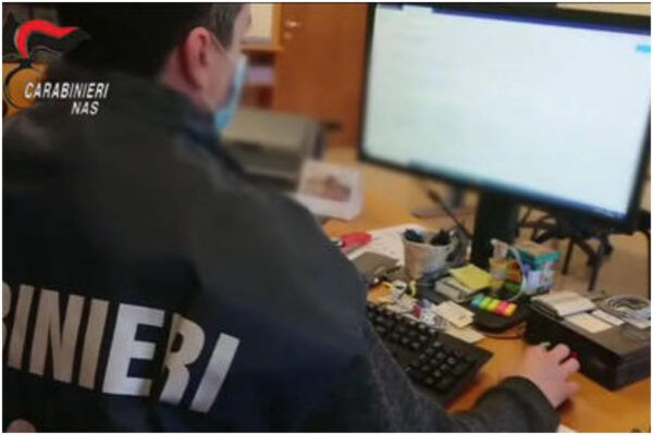 Farmaci online anti Covid, oscurati 30 siti: tra le terapie ‘fai da te’ i medicinali per cavalli