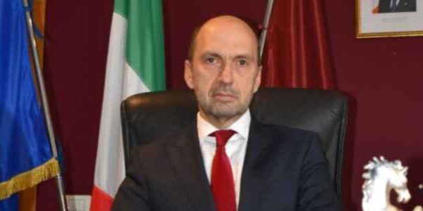 Il questore Gianni Triolo suicida negli uffici di polizia a Biella: lasciato un biglietto